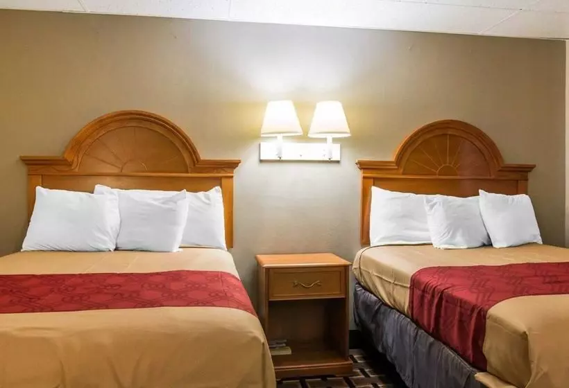 Отель Econo Lodge New Paltz