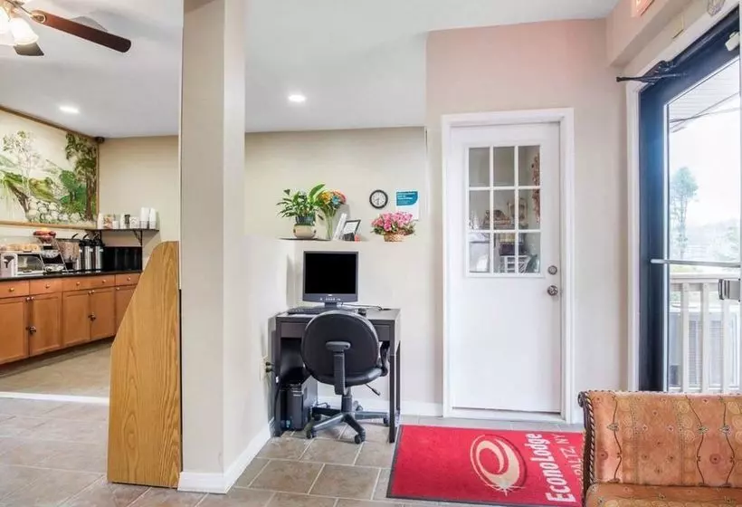 Отель Econo Lodge New Paltz