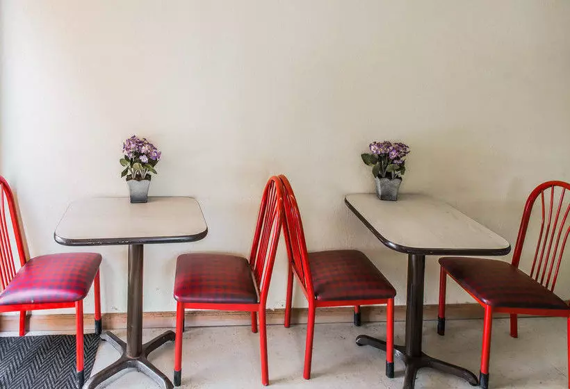 Отель Economy Inn