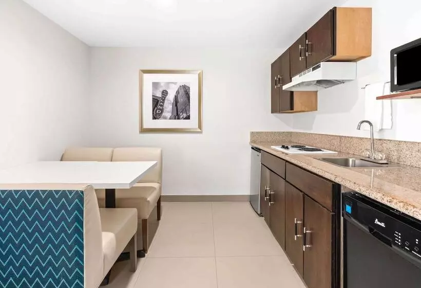 호텔 La Quinta By Wyndham Portland Nw