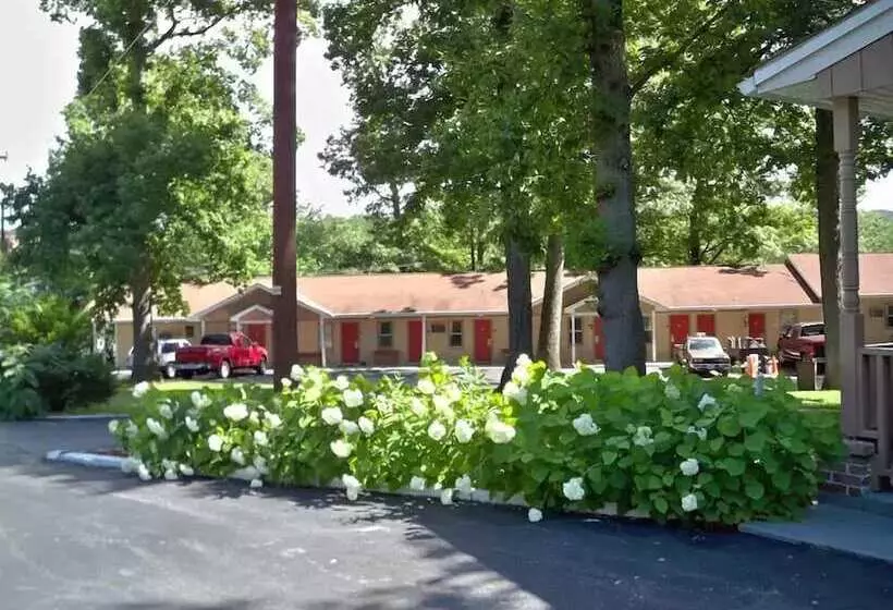 هتل Pennswoods Inn