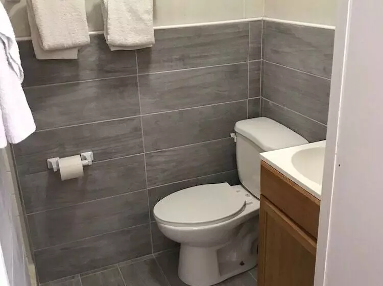 هتل Pennswoods Inn