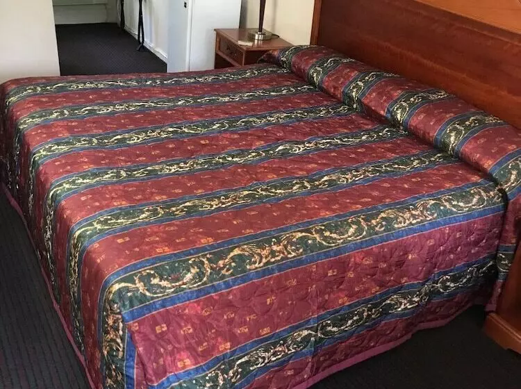 هتل Pennswoods Inn