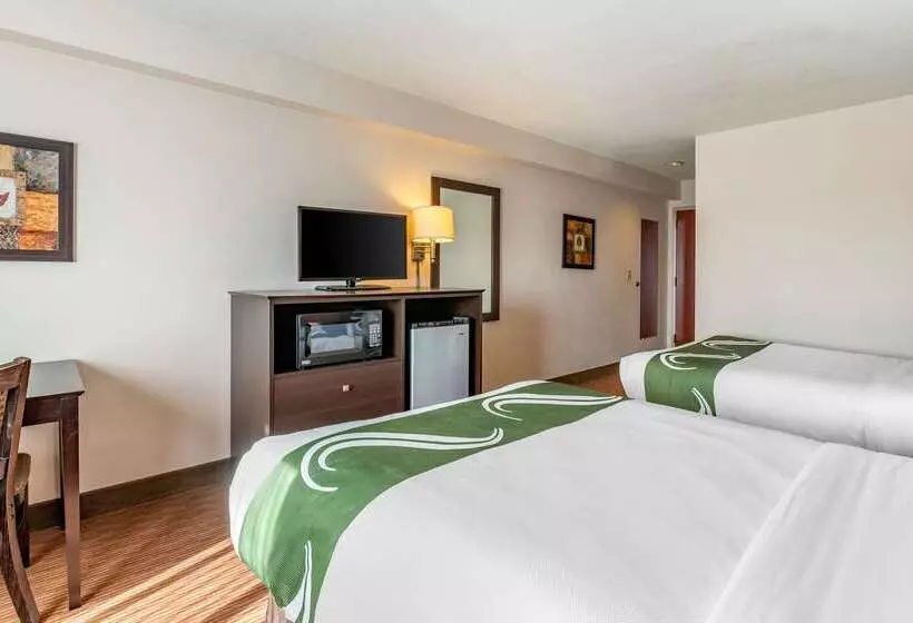 בית מלון כפרי Comfort Inn & Suites