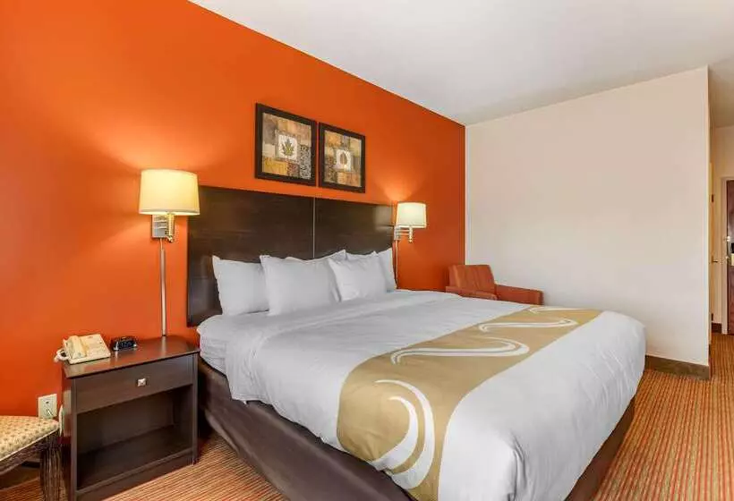 בית מלון כפרי Comfort Inn & Suites