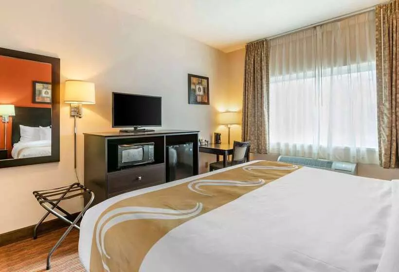 בית מלון כפרי Comfort Inn & Suites