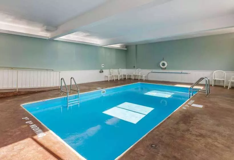 בית מלון כפרי Comfort Inn & Suites