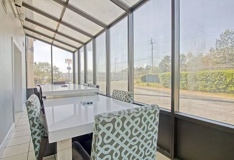 호텔 Regency Inn & Suites