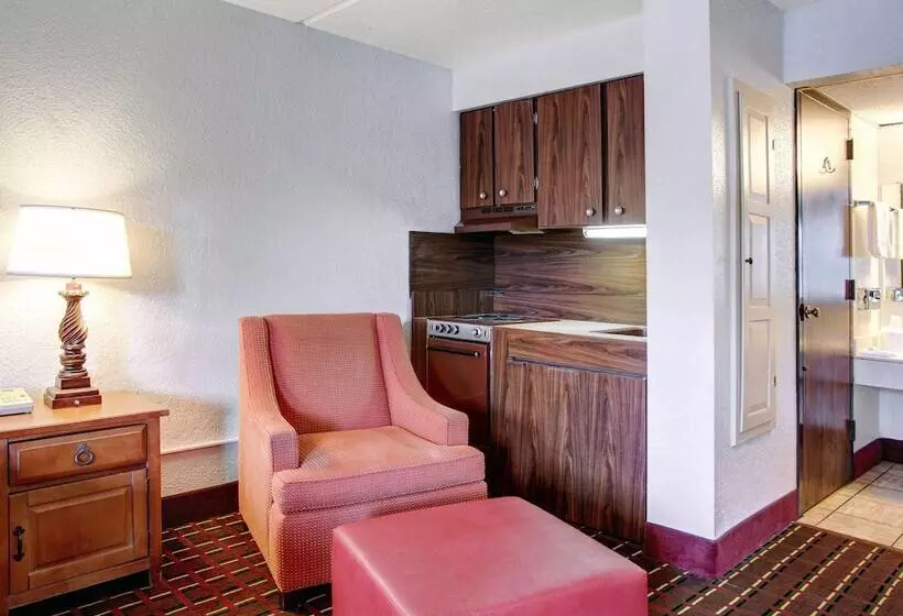 هتل Rodeway Inn New Braunfels