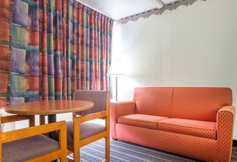 בית מלון כפרי Rodeway Inn Stone Mountain