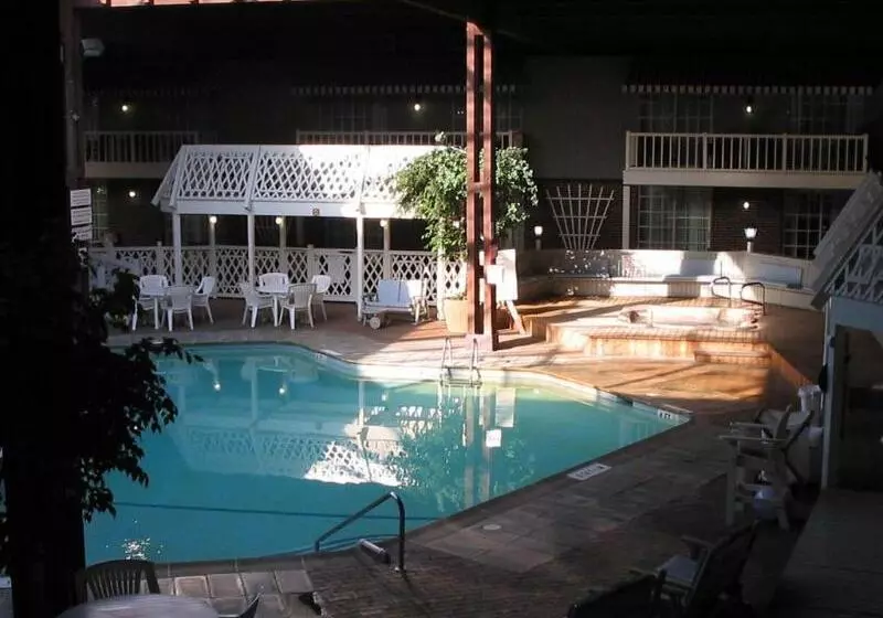 Sturbridge Host Hotel And Conference Center