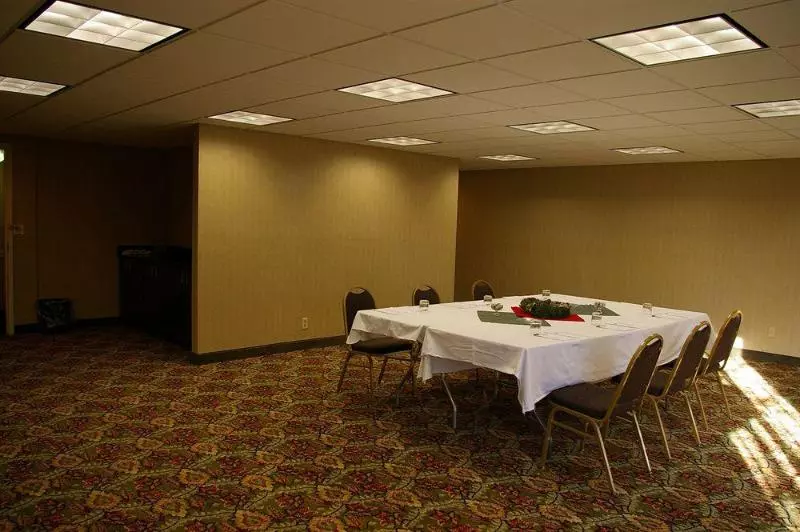 Sturbridge Host Hotel And Conference Center