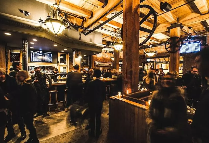 Отель Swans Brewery, Pub &