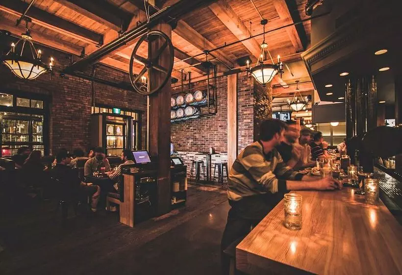 Отель Swans Brewery, Pub &