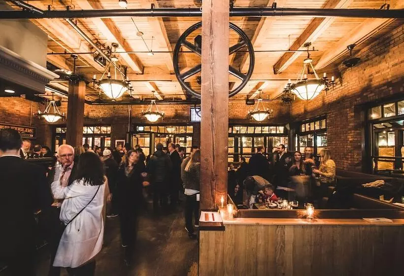 Отель Swans Brewery, Pub &