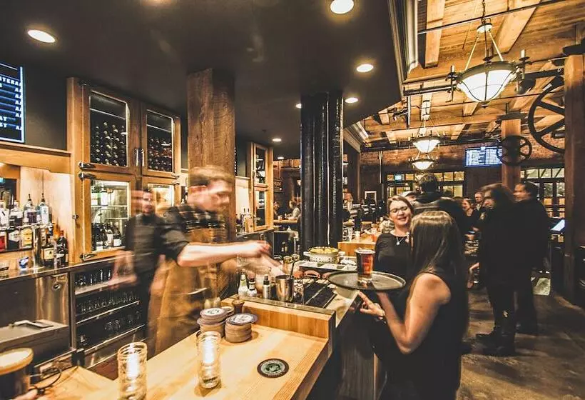 Отель Swans Brewery, Pub &