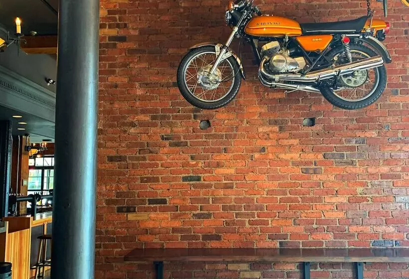 Отель Swans Brewery, Pub &