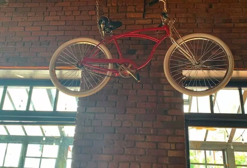 Отель Swans Brewery, Pub &