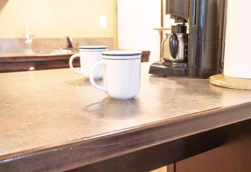 Отель Swans Brewery, Pub &