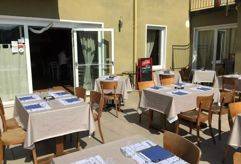 ホテル Albergo Ristorante Belcantone