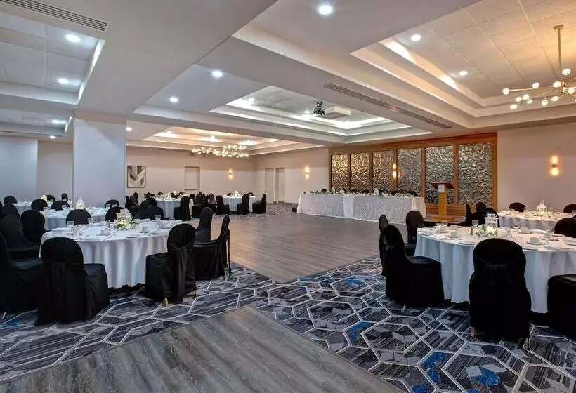 酒店 Four Points By Sheraton St. Catharines Niagara Suites