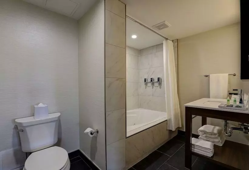 酒店 Four Points By Sheraton St. Catharines Niagara Suites