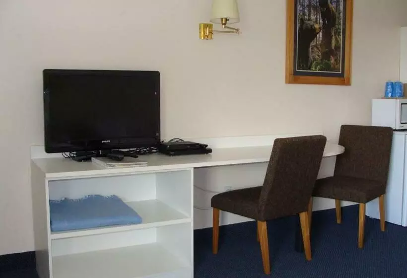 Отель Leisure Inn