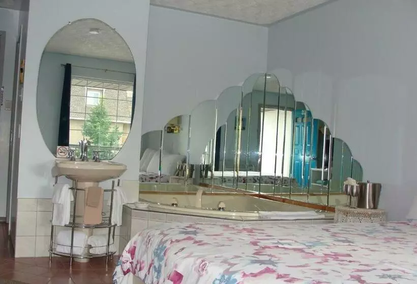 Отель Leisure Inn