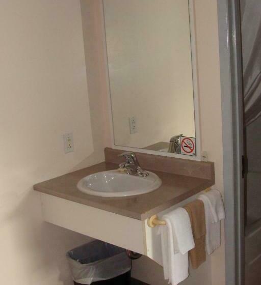 בית מלון כפרי Leisure Inn