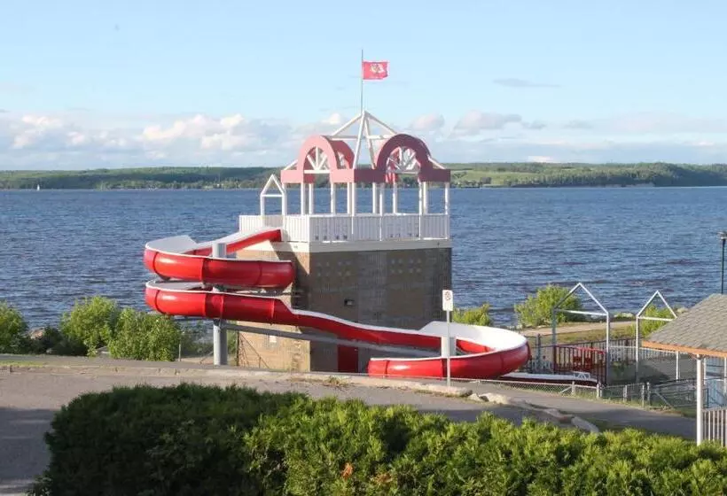 Отель Leisure Inn