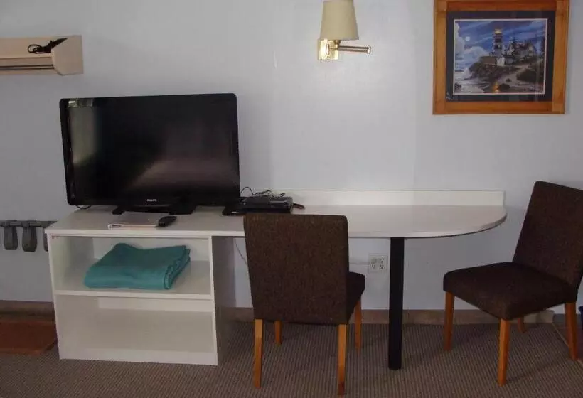 Отель Leisure Inn