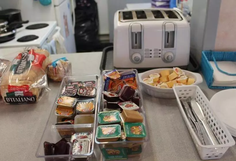 Отель Leisure Inn