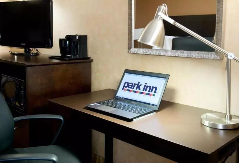 בית מלון כפרי Park Inn By Radisson Torontomarkham