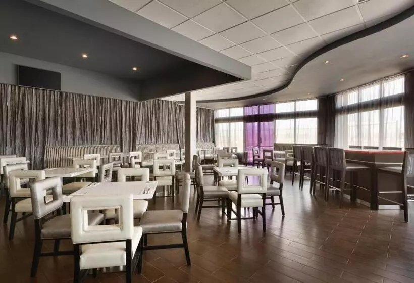 בית מלון כפרי Park Inn By Radisson Torontomarkham