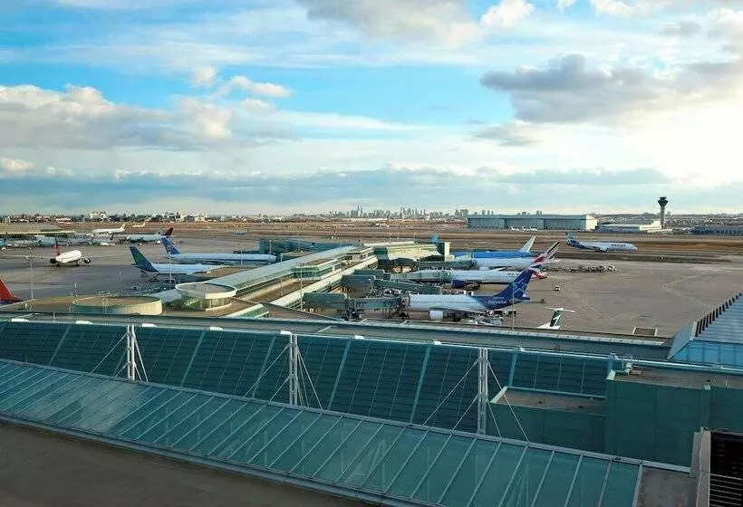 Sheraton Gateway Hotel In Toronto International Airport
