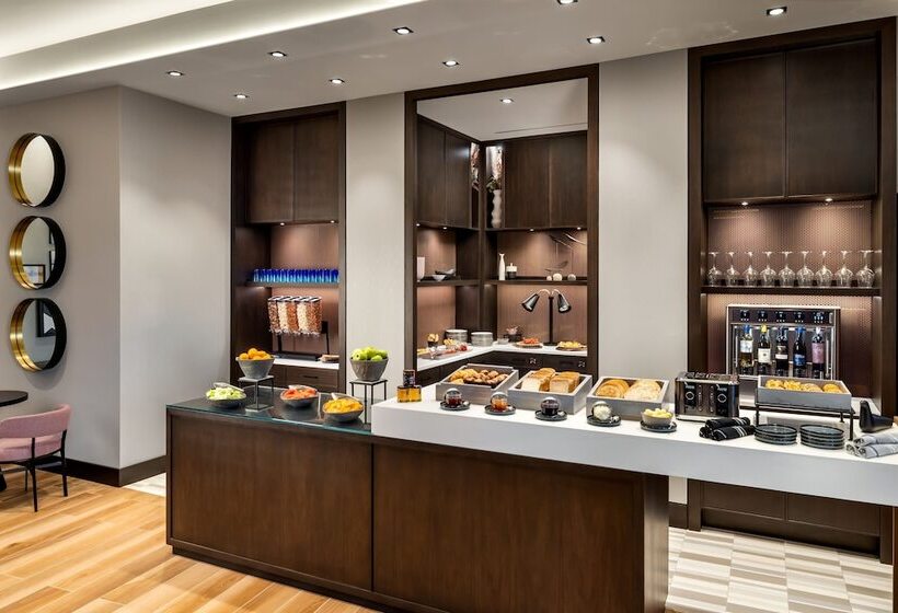 Sheraton Gateway Hotel In Toronto International Airport