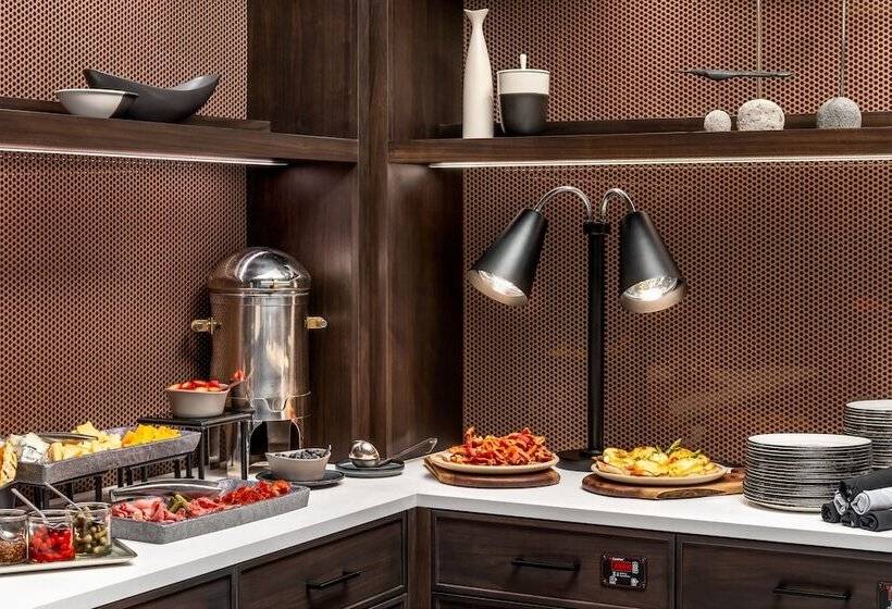 Sheraton Gateway Hotel In Toronto International Airport