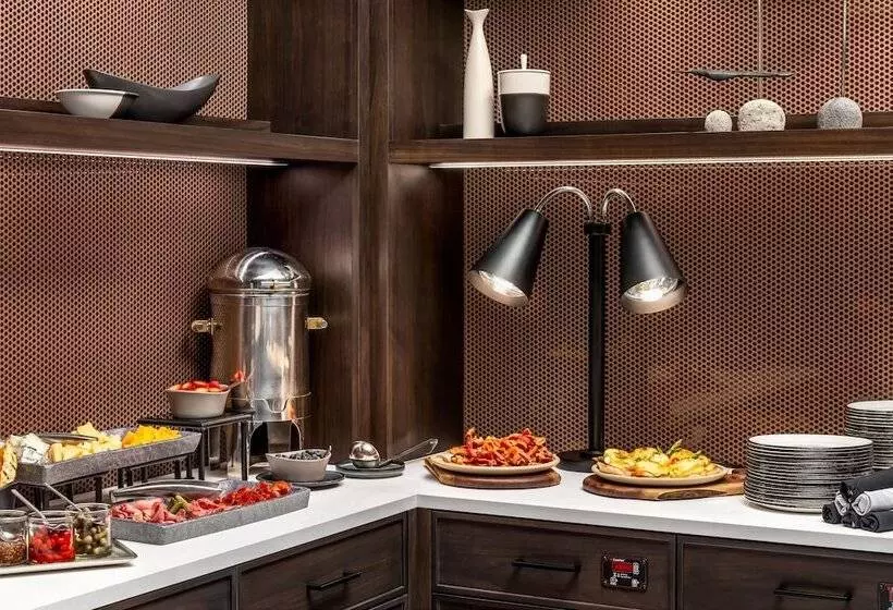 Sheraton Gateway Hotel In Toronto International Airport