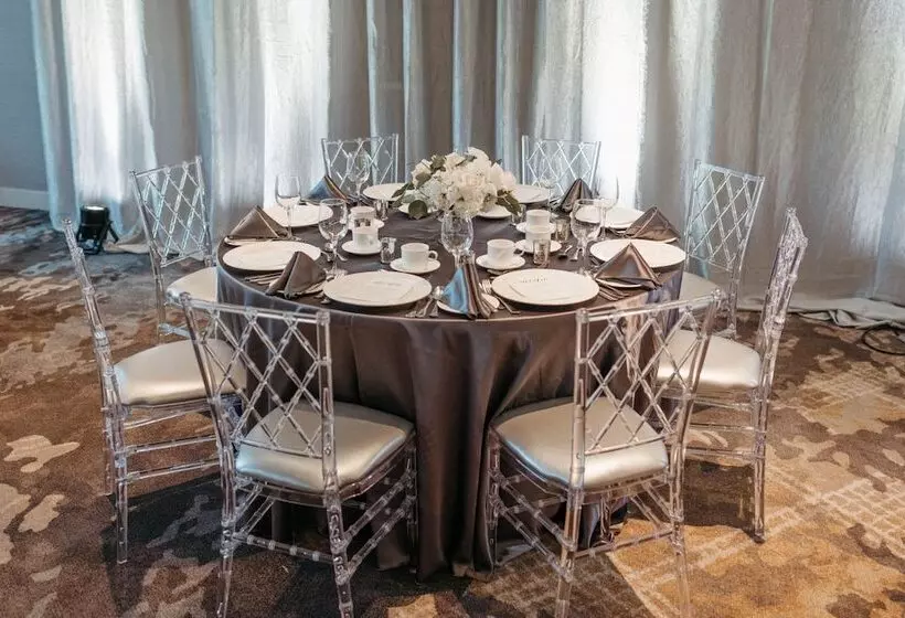 Sheraton Gateway Hotel In Toronto International Airport