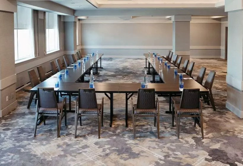 Sheraton Gateway Hotel In Toronto International Airport