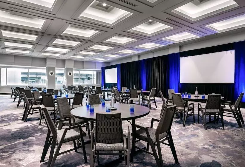 Sheraton Gateway Hotel In Toronto International Airport