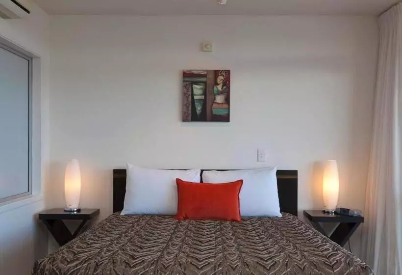 Мотель The Reef Resort