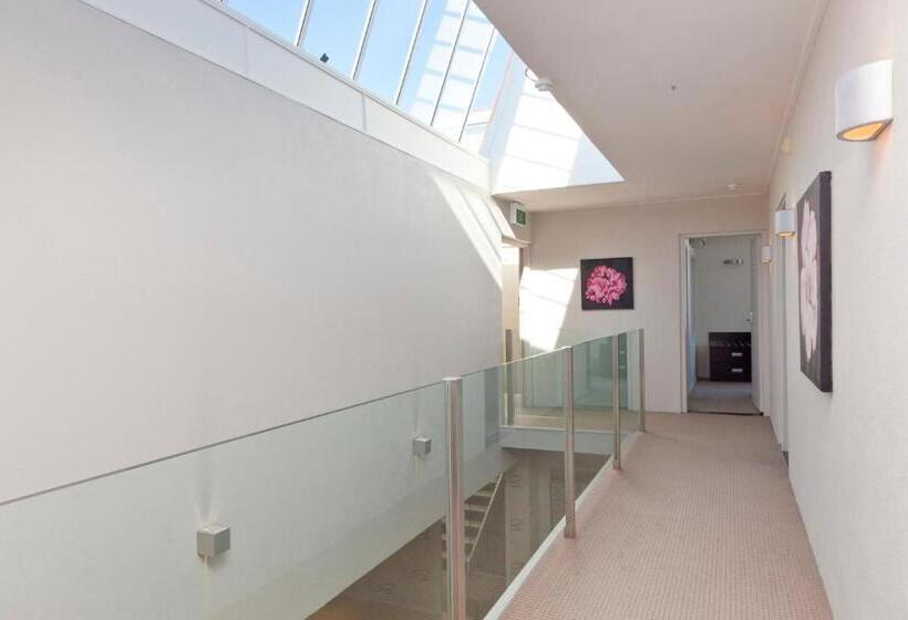 모텔 The Reef Resort