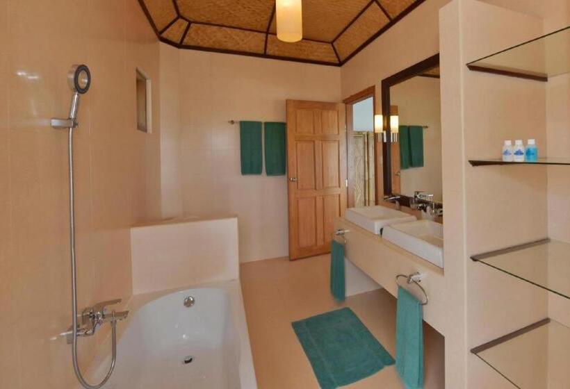 Angaga Island Resort & Spa