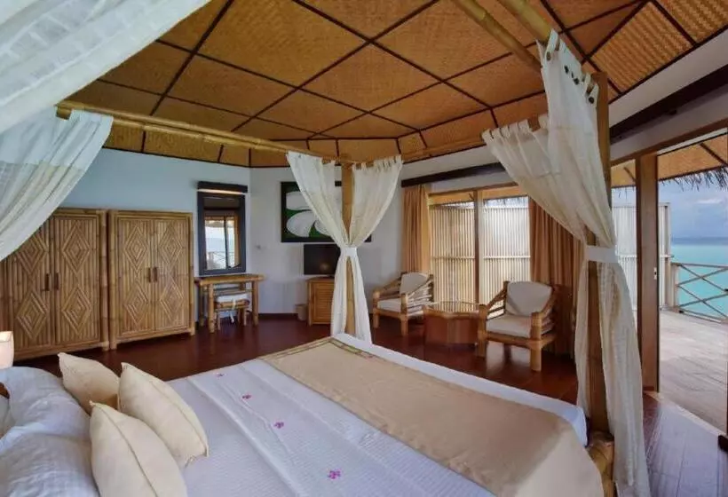 Angaga Island Resort & Spa