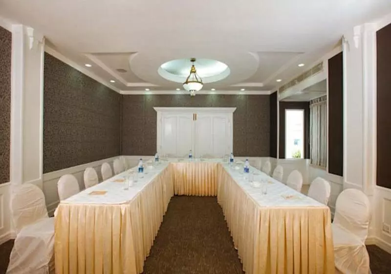 Отель Abad Plaza