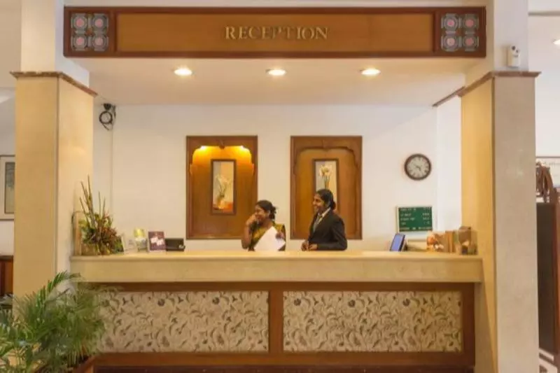 Отель Abad Plaza