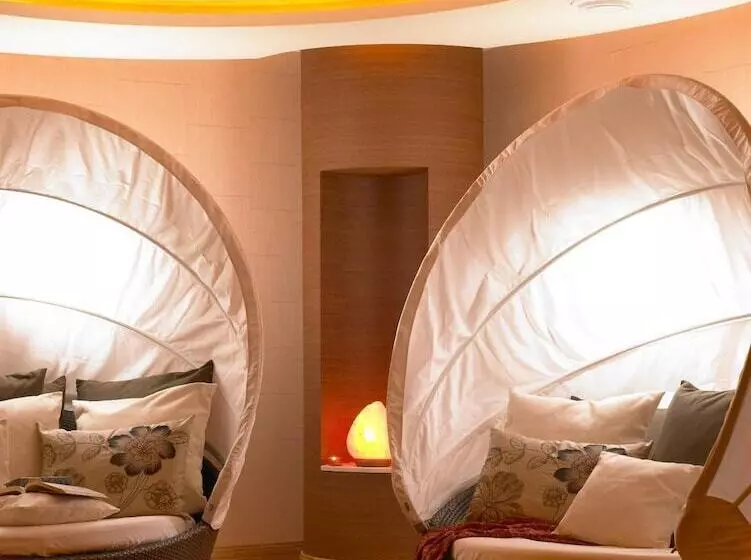 Castlecourt Hotel, Spa & Leisure