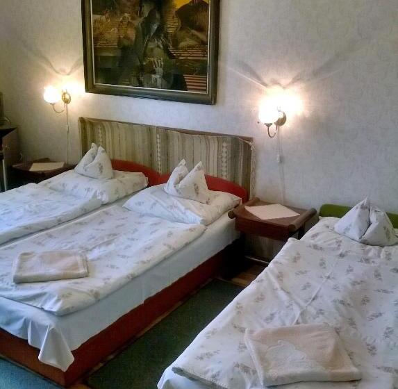 ホテル Cola Panzió