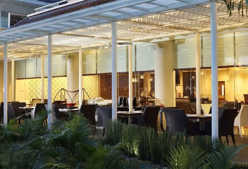 Отель Santika Premiere Jogja